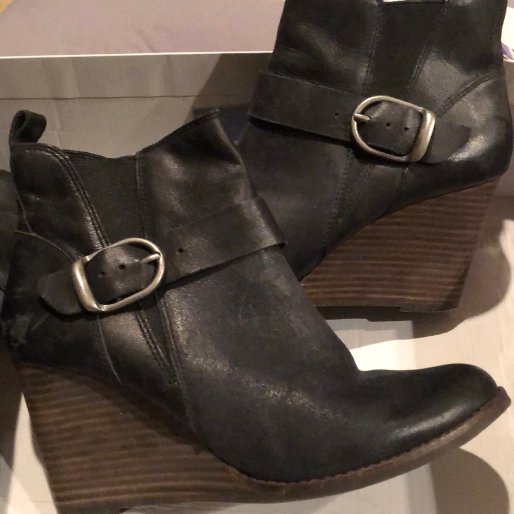 Leather black boots